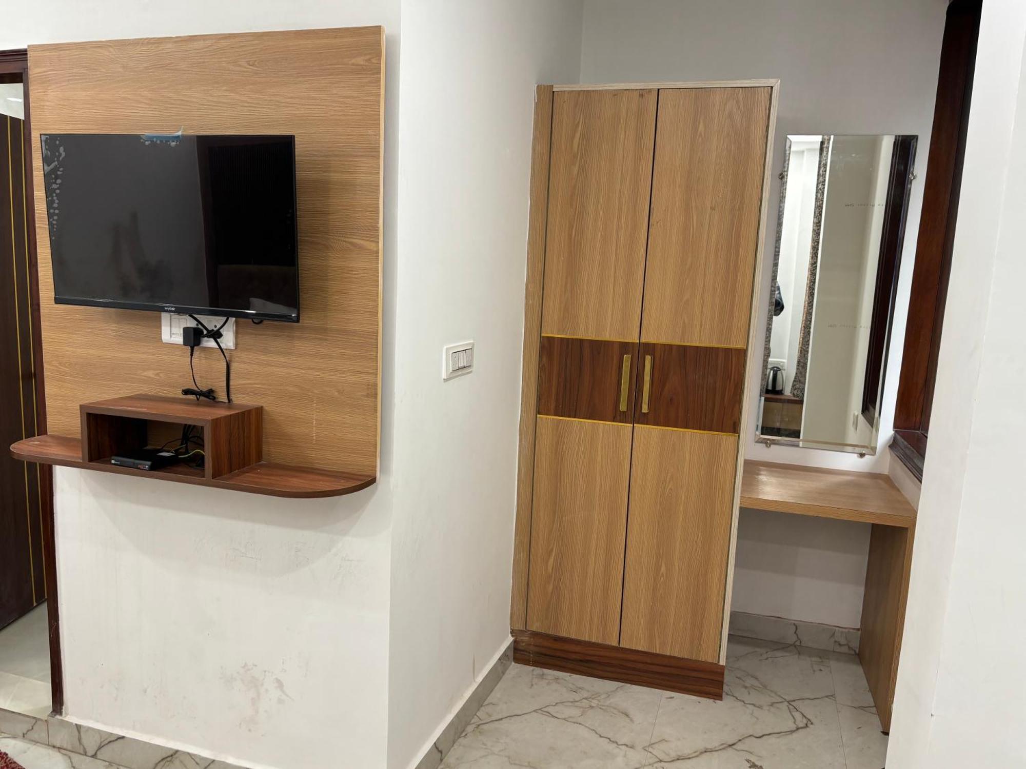 Hotel C G International 2 Minuit Walkable New Delhi Railway Station & Connaught Palace Nova Deli Exterior foto