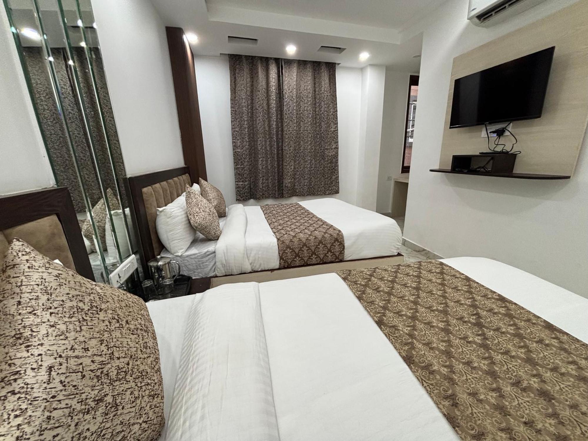 Hotel C G International 2 Minuit Walkable New Delhi Railway Station & Connaught Palace Nova Deli Exterior foto