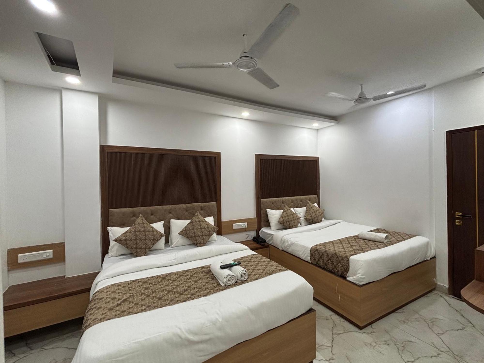 Hotel C G International 2 Minuit Walkable New Delhi Railway Station & Connaught Palace Nova Deli Exterior foto
