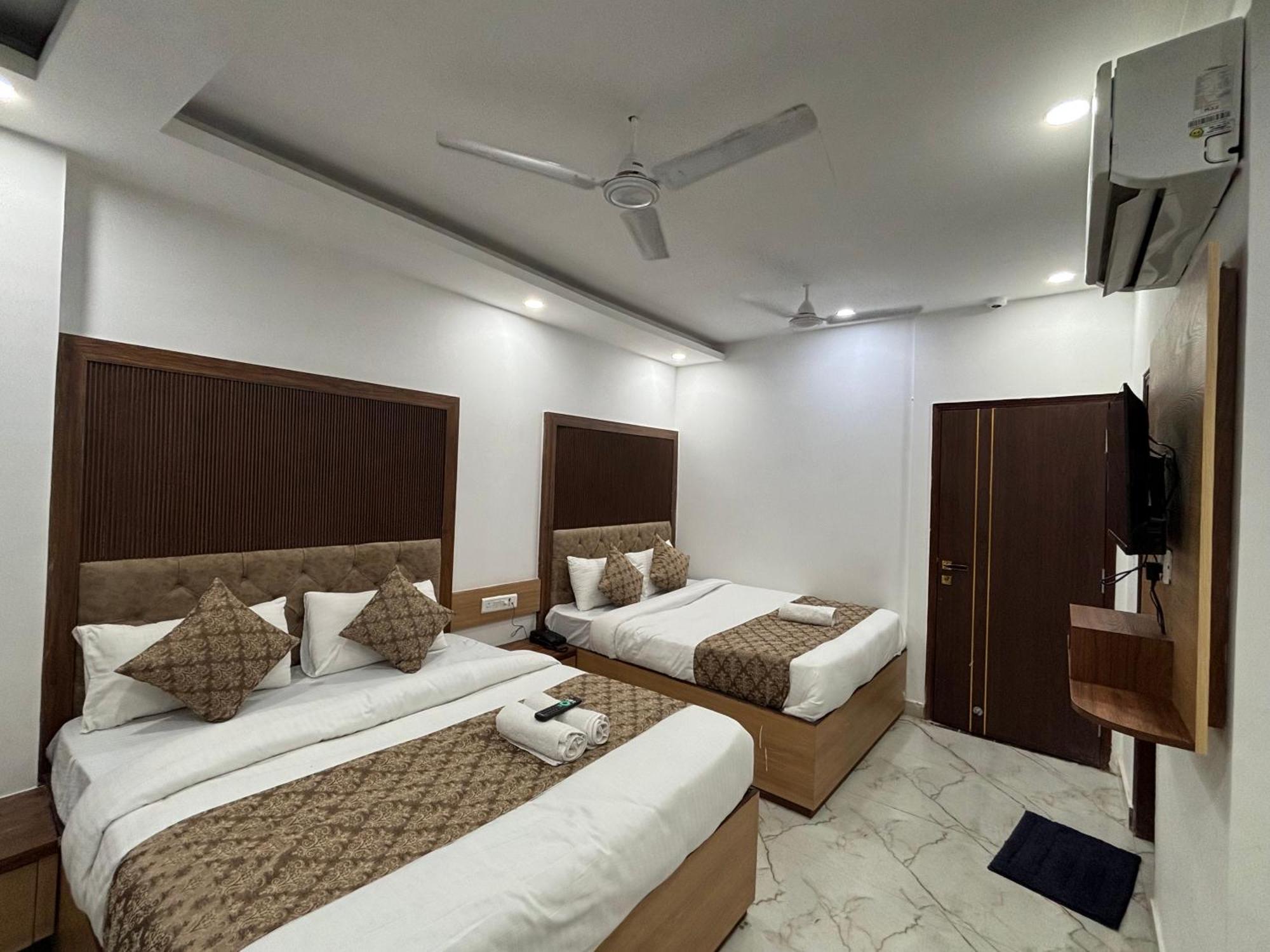Hotel C G International 2 Minuit Walkable New Delhi Railway Station & Connaught Palace Nova Deli Exterior foto