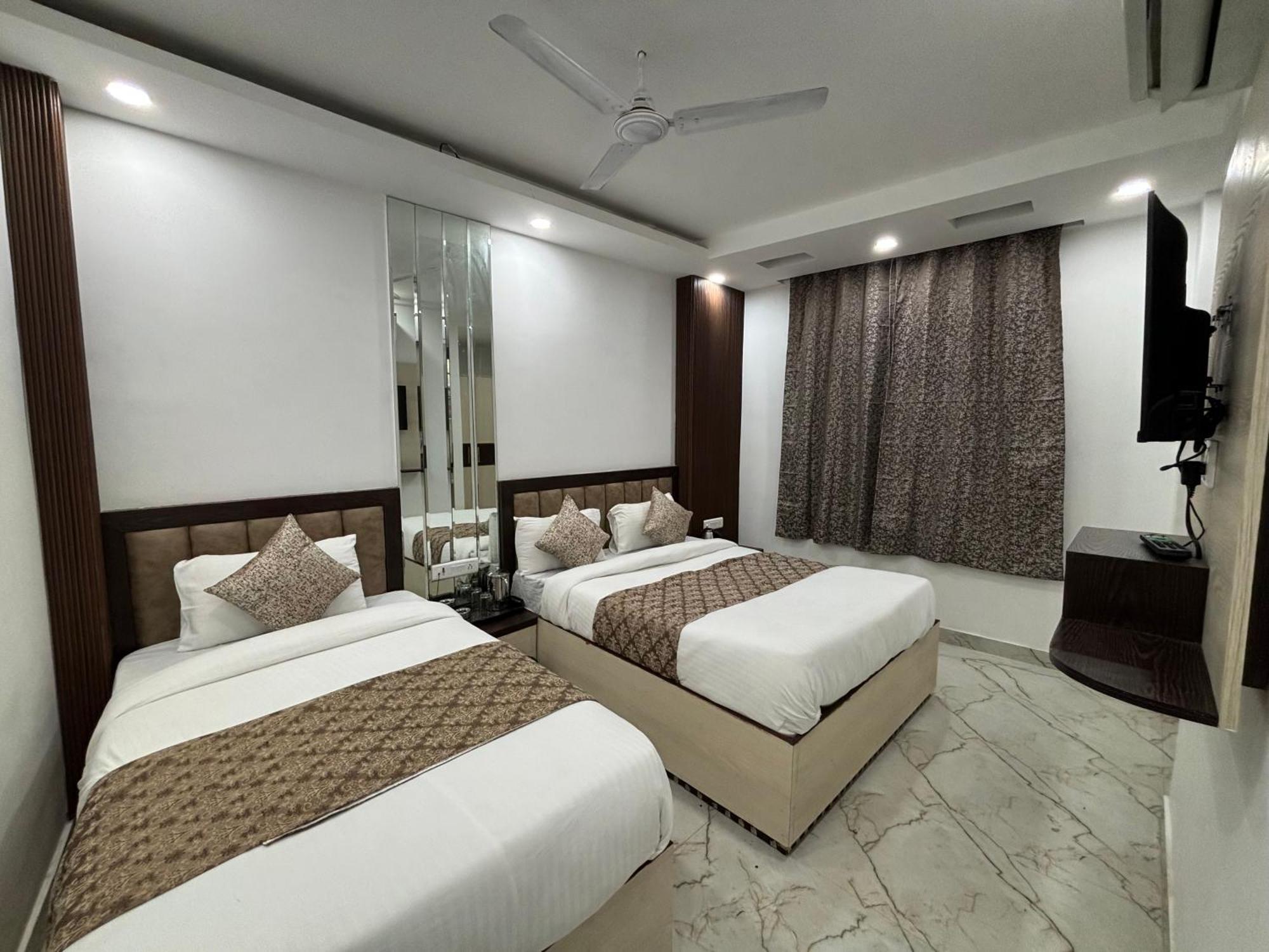 Hotel C G International 2 Minuit Walkable New Delhi Railway Station & Connaught Palace Nova Deli Exterior foto