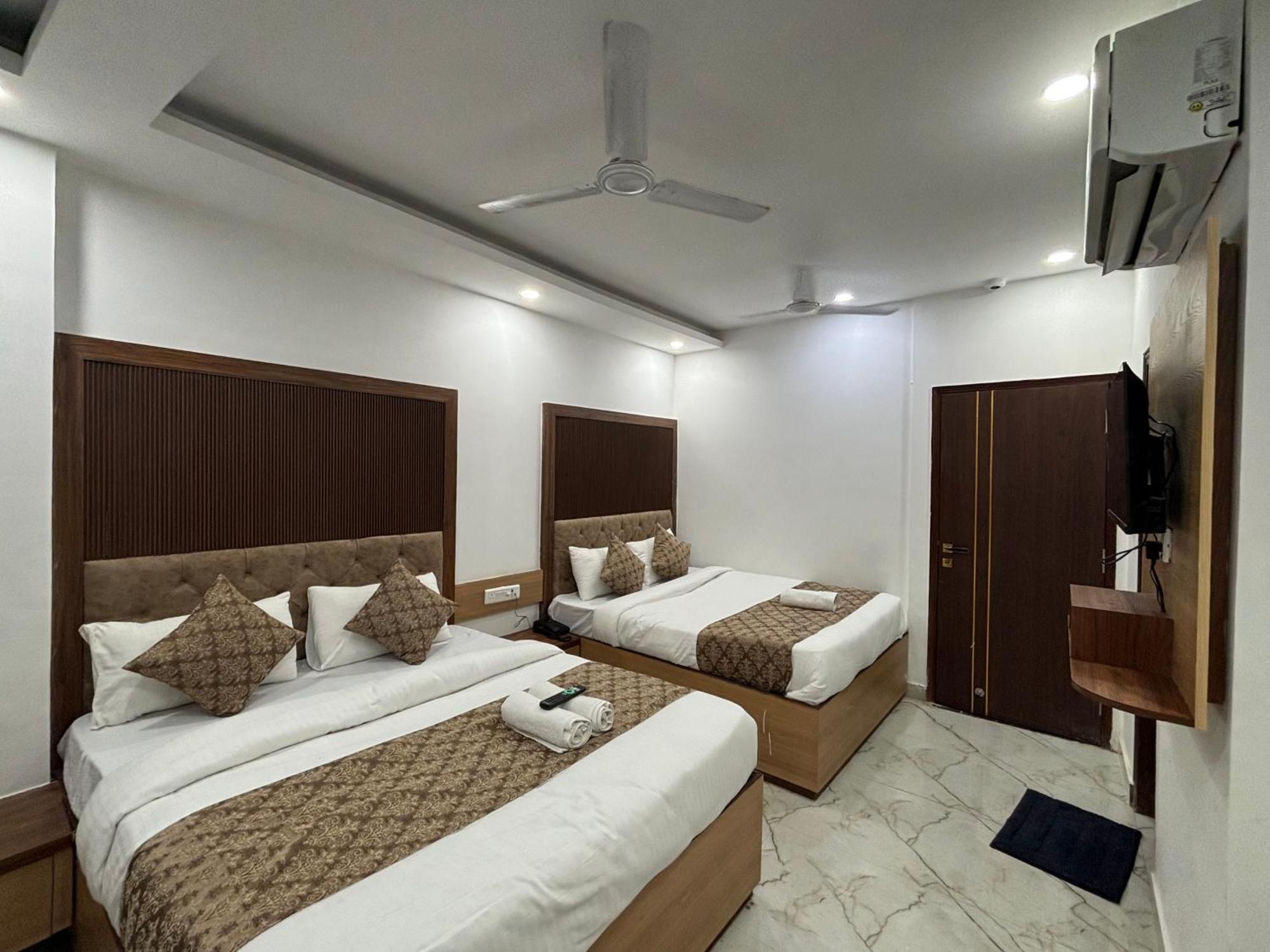 Hotel C G International 2 Minuit Walkable New Delhi Railway Station & Connaught Palace Nova Deli Exterior foto