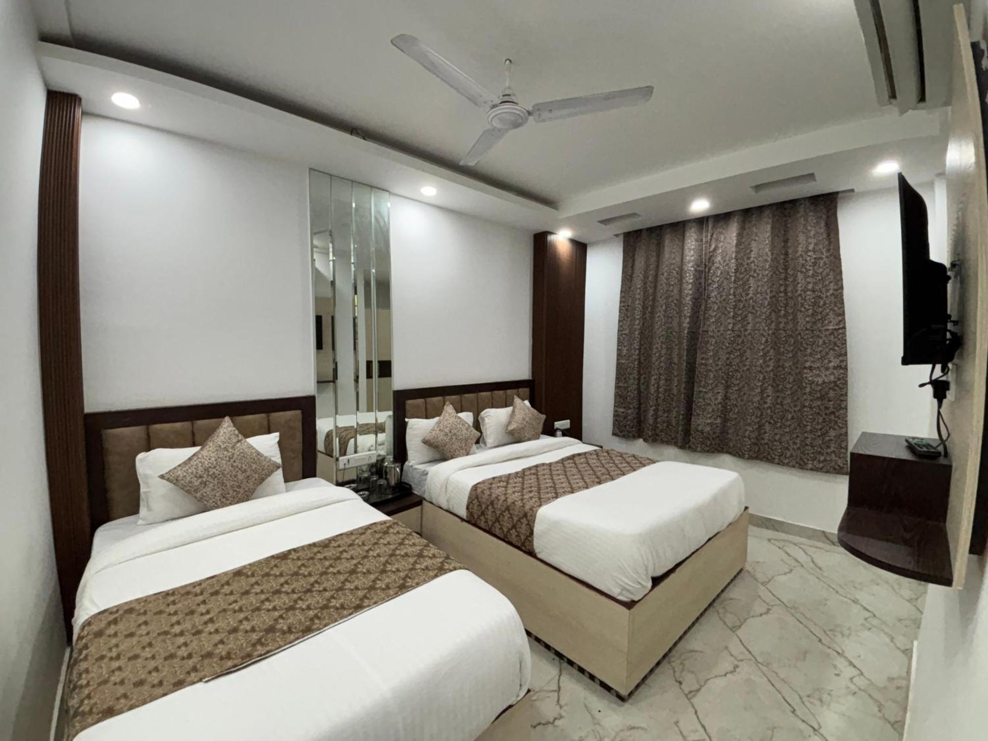 Hotel C G International 2 Minuit Walkable New Delhi Railway Station & Connaught Palace Nova Deli Exterior foto