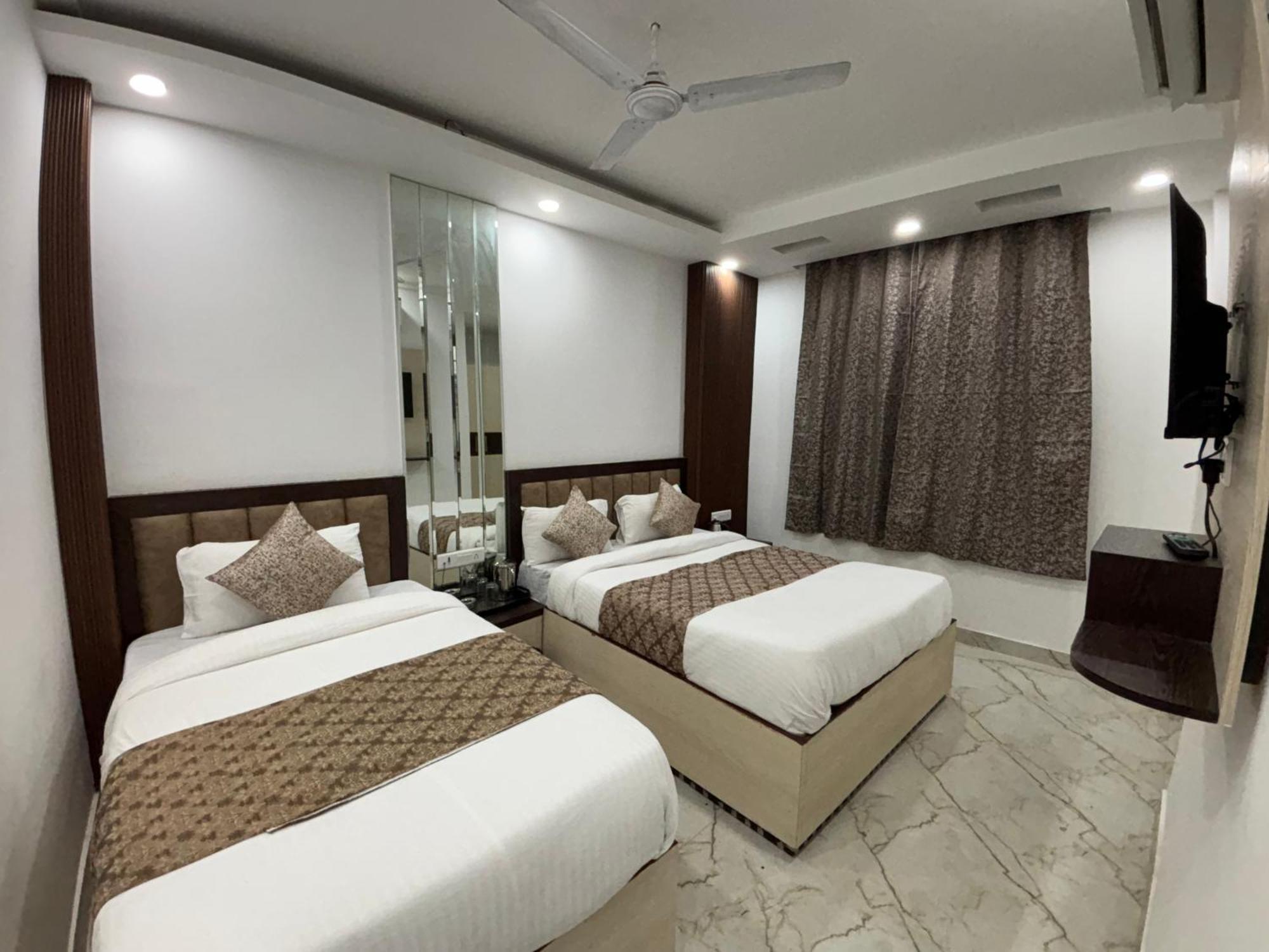 Hotel C G International 2 Minuit Walkable New Delhi Railway Station & Connaught Palace Nova Deli Exterior foto